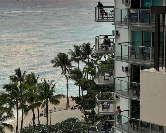 Tsunami warnings issued across the Pacific as initial waves reach Hawaii following earthquake near Russia.