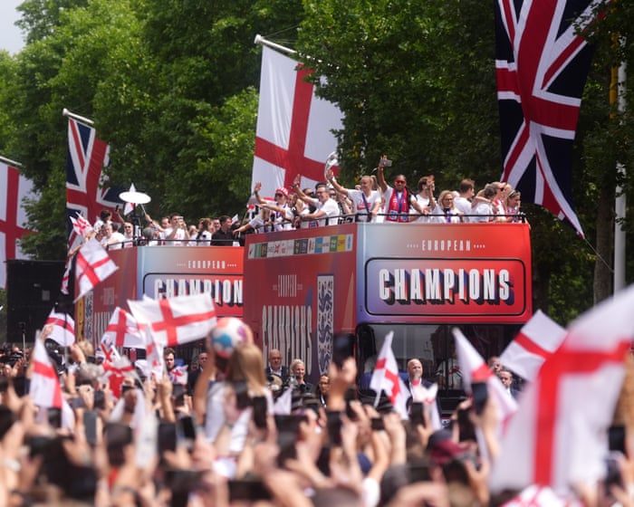“Lionesses hear the roar”: 65,000 England fans cheer Euros victory in London