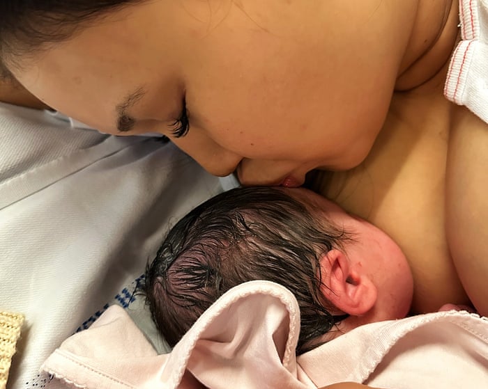 양육 능력 평가 후 신생아가 그린란드인 어머니로부터 격리되면서 시위가 발생했습니다.
