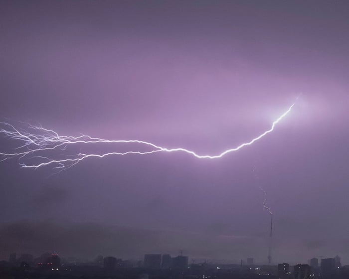 Scientists say a lightning bolt in the U.S. set a new record for the longest flash ever recorded, stretching 515 miles.