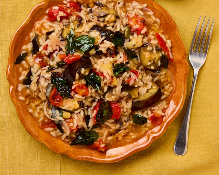Il riso con melanzane e pomodori ispirato allo Sri Lanka di Meera Sodha