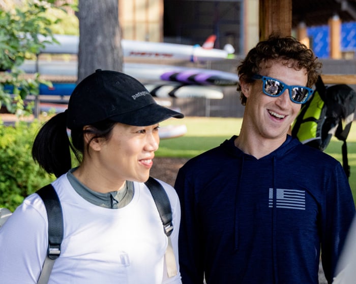 Por supuesto que Mark Zuckerberg sigue haciendo buenas obras, solo que ha redefinido lo que significa "bueno". (Nota: Mantuve el significado original mientras hice la redacción un poco más natural y conversacional).