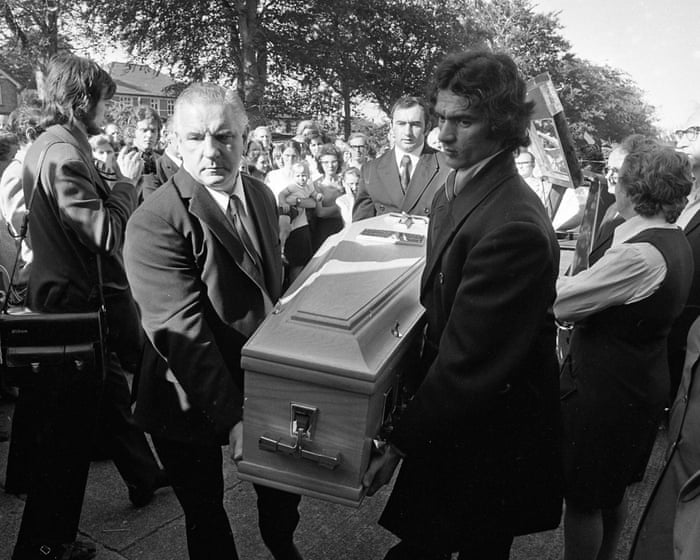 Co spowodowało zabójstwa zespołu Miami Showband, znane jako morderstwa "irlandzkich Beatlesów"? (Uwaga: Zachowałem istotę oryginału, czyniąc tekst bardziej zwięzłym i naturalnym. Zwrot "what"