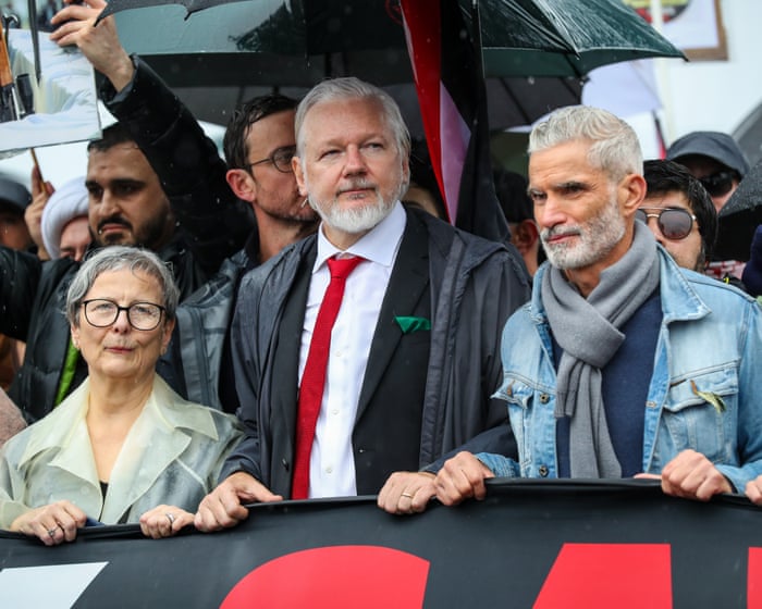 A crowd of protesters crossed the Sydney Harbour Bridge, demanding an end to the violence in Gaza.