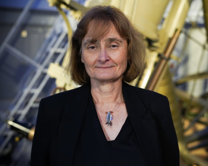 The Royal Society made the right decision by keeping Elon Musk as a member, according to the newly appointed astronomer royal.