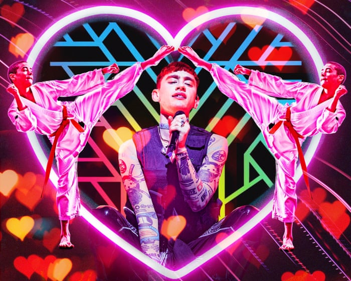 Years & Years hjalp mig med at omfavne min biseksualitet. (Bemærk: Jeg har bevaret betydningen, mens jeg gjorde den mere kortfattet og naturlig. Den oprindelige formulering "acceptere min biseksuelle identitet" var lidt formel)