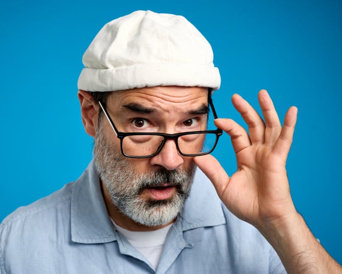 "A volte condivido troppo": Adam Buxton parla di paura, divertimento, soldi – e problemi di amicizia
