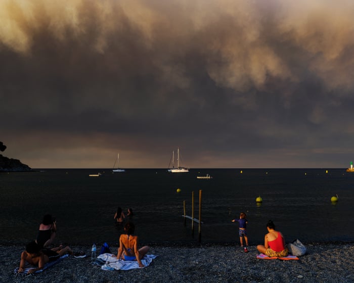 ¿Están poniendo fin a las vacaciones en el extranjero las olas de calor, los incendios forestales y el aumento de los costes de viaje?