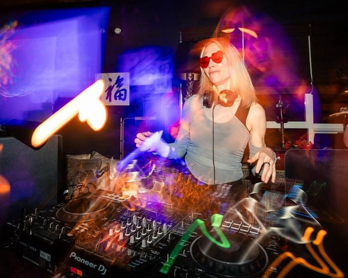 因拇囊炎手术不得不放弃舞蹈后，我转而决定成为一名DJ。