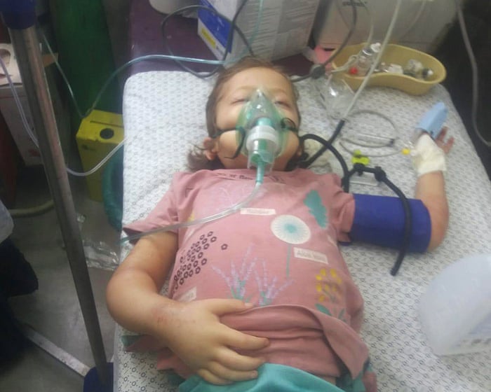 "Každý okamžik může být jejím posledním": Rodina osmileté dívky zoufale prosí o její okamžitou evakuaci z Gazy.