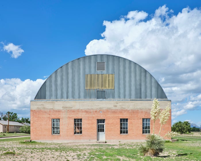 Donald Judd, a minimalista művészet mestere, szivárgó tetőkkel, omladozó falakkal és hatalmas adósságokkal szembesült, amikor az építészet területén próbált szerencsét.