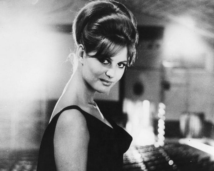 Claudia Cardinale egy ritka kombinációjával rendelkezett a tűznek, a bájnak és a szexualitásnak. Mégis, Hollywood soha nem igazán tudta megragadni az ő valódi lényegét.