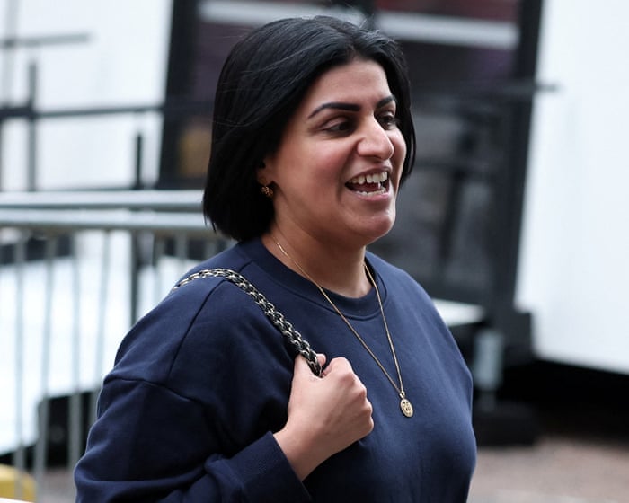 马哈茂德将承诺要求申请居留权者具备高水平的英语能力。