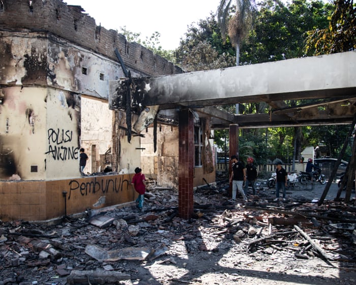 Indonesia protests: president cuts lawmakers' benefits to ease tensions