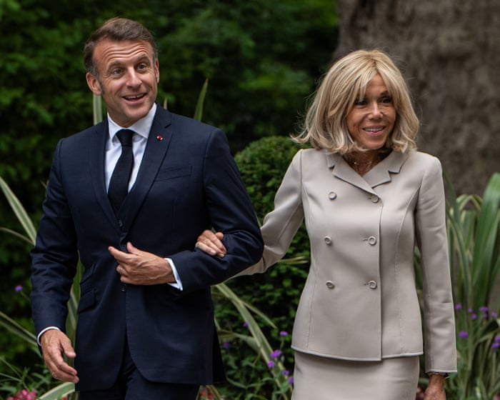 La famiglia Macron presenterà prove scientifiche a un tribunale statunitense per confermare che Brigitte Macron non è nata maschio.