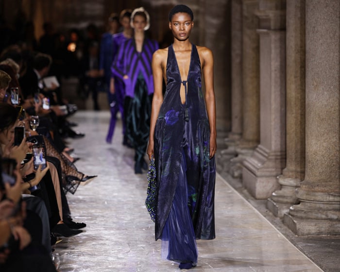 Défilé d'adieu de Giorgio Armani : un hommage sur le podium orchestré par le créateur lui-même.