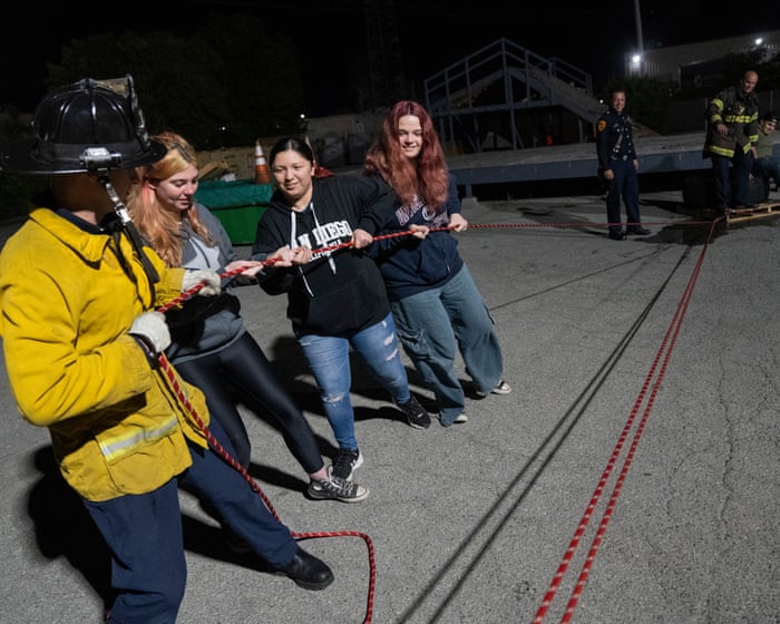 US-Schulen bereiten Schüler darauf vor, bei der Bekämpfung der zunehmenden Bedrohung durch Waldbrände und Überschwemmungen zu helfen.