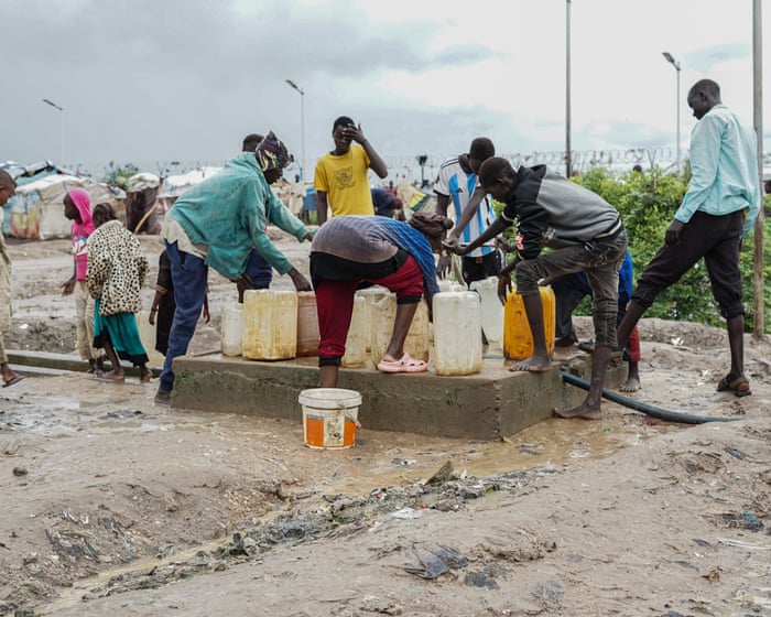 "Me siento destrozado": Miles de sursudaneses están varados, sin poder regresar a casa y enfrentando graves dificultades.