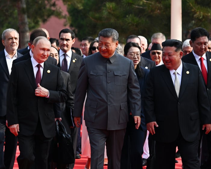 Sterke menn forenes: Putin, Kim og Xi møtes i Beijing - Podcast