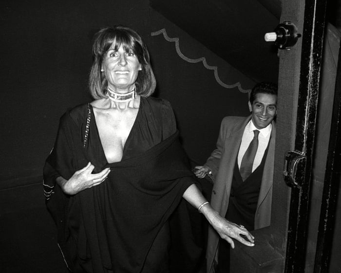 优雅、自信且令人难忘：安娜贝尔·戈德史密斯不凡的一生。