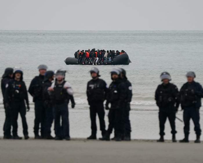 Storbritanniens grænsechef udtrykker frustration over Frankrigs manglende evne til at stoppe småbådstrafikken.