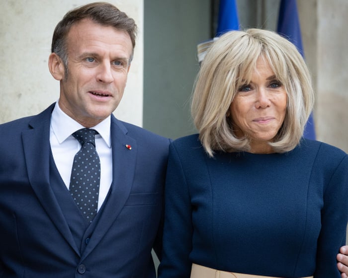 Tio personer står inför rätta i Paris för att ha utsatt Brigitte Macron för nätmobbning.