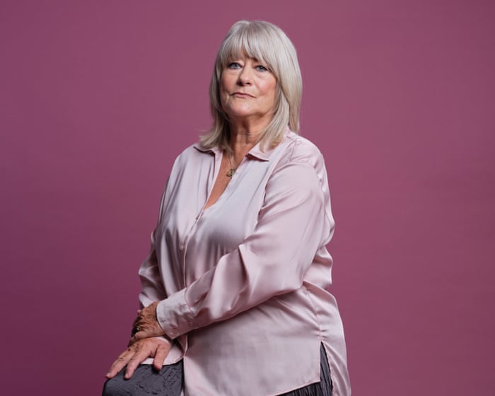 Christine, Caroline Flack anyja, válaszokat keres, és szeretné helyreigazítani a tényeket.