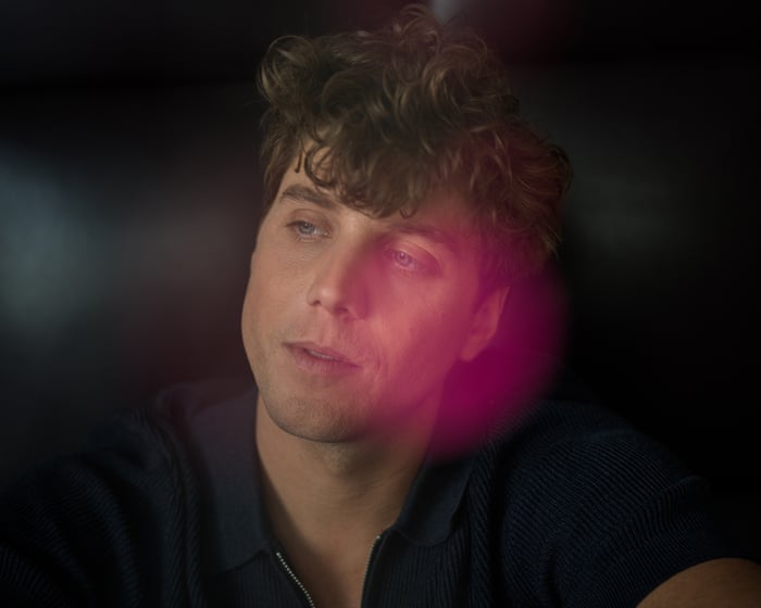 "Le désordre vous distingue" : Lukas Gage évoque les médicaments, les traumatismes, ses mémoires et le tournage de la scène de sexe la plus franche de la télévision.