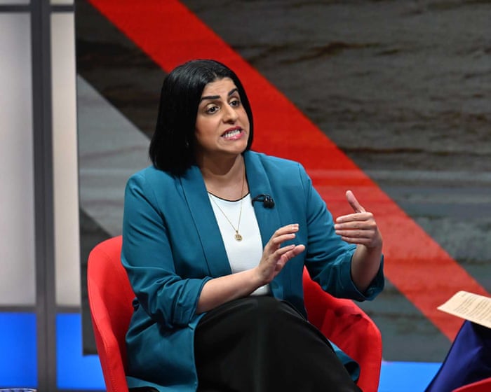 영국의 내무장관이 국가의 망명 제도가 '통제 불능' 상태이며 분열을 초래하고 있다고 밝혔습니다.