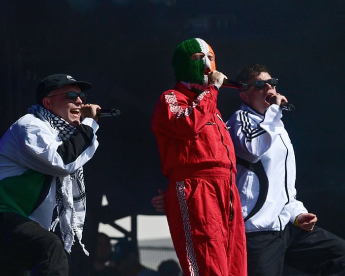 "Trochu nám Kneacap závidíme": Jak si evropské menšinové jazyky hledají cestu digitálním věkem, Stephen Burgen.