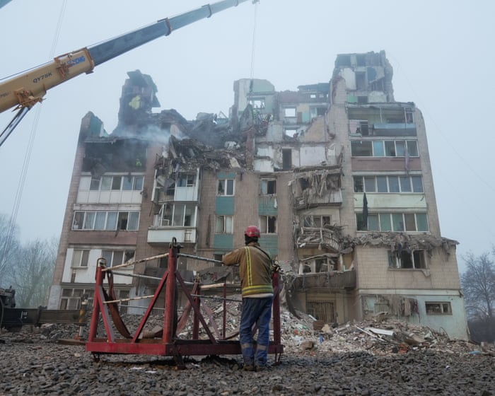 Trump's proposal for peace in Ukraine serves Putin's interests, according to Kenneth Roth.