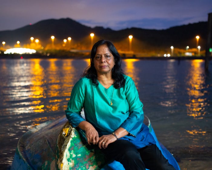 A água chegou à minha cintura, mas continuei andando—esta é a realidade do colapso climático.