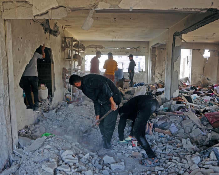 Israeli airstrikes in Gaza have killed 33 people, marking an escalation in attacks after a ceasefire.