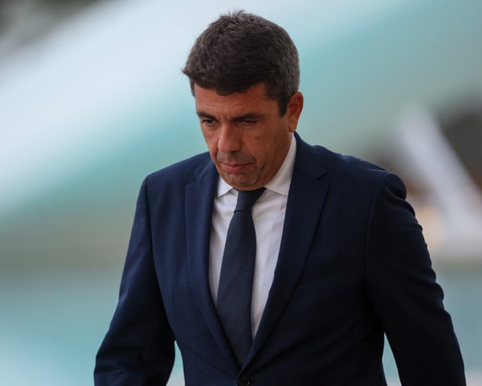 Valencia elnöke, Carlos Mazón lemondott, miután bírálták közigazgatása elégtelen reakcióját a halálos áradásokra.