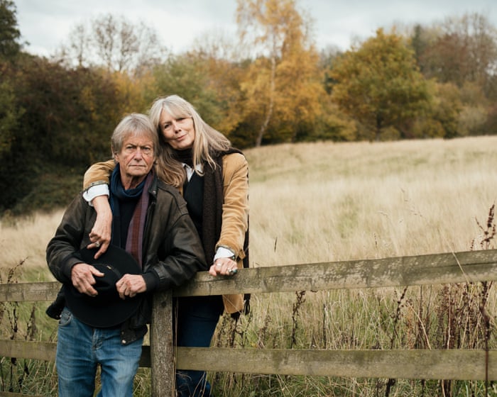 "Cerco di evitare di farlo parlare di politica!": Coppie in posizioni di influenza discutono di litigi, accordi e la verità sulle faccende domestiche.