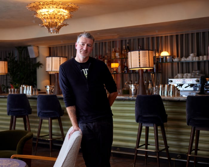 Soho Houses administrerende direktør diskuterer, hvordan wellness har overtaget for hedonisme, med to-slaber-martinis og IV-infusionsdrop som eksempler.