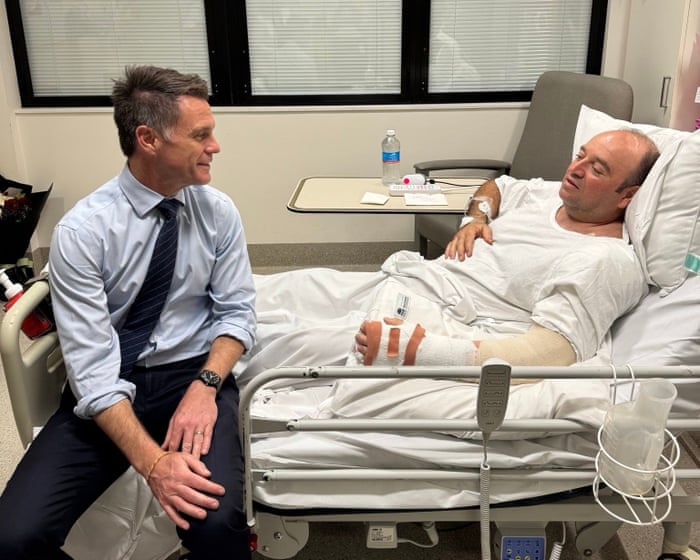 'C'était une question de conscience' : La famille d'Ahmed al-Ahmed explique pourquoi il a risqué sa vie pour désarmer le présumé agresseur de Bondi Junction.