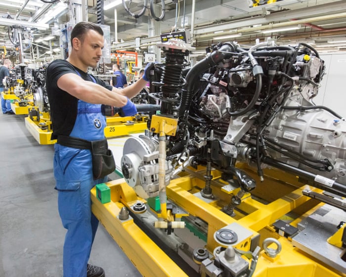 EU:s förbud mot nya bensin- och dieselbilar från 2035 kommer att mildras, enligt en högt uppsatt EU-parlamentariker.