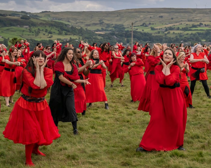 Margot Robbie in rotem Latex, Kate Bush-Doppelgängerinnen und ein Pint Emily-Bier: mein Schnellkurs in Brontëmania