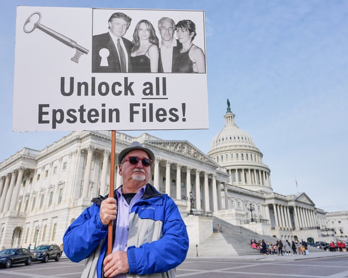 Nyligen släppta dokument indikerar att Trump en gång flög på ett privatflygplan med Epstein och en oidentifierad 20-åring.