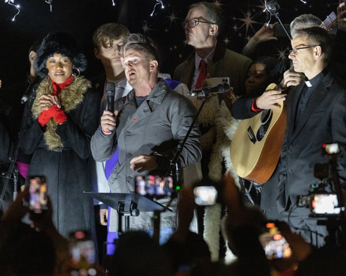 Tommy Robinson afirma que encontrou Jesus enquanto estava na prisão, e as igrejas estão divididas sobre como responder.