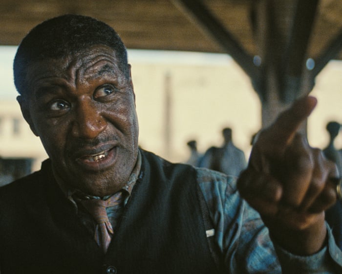 델로이 린도: "다 5 블러드스"의 아카데미상 후보 배우가 곧 스파이크 리의 비밀이 아닌 영국 자산이 될 수 있다.