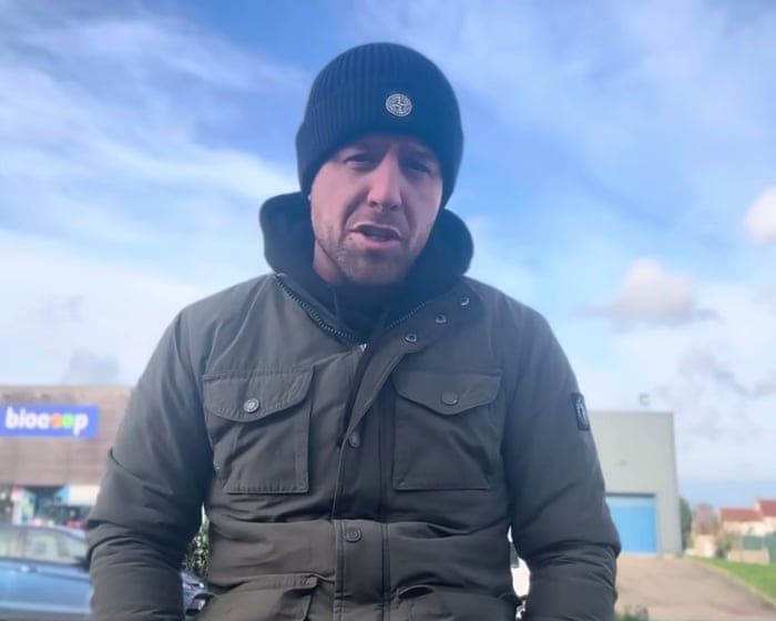 'He ovat rohkaistuneet': Britanniasta tulevat äärioikeistolaiset aktivistit lisäävät turvapaikanhakijoiden ahdistelua Pohjois-Ranskassa.