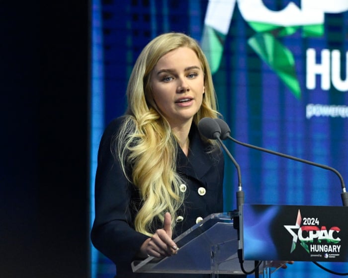 A influenciadora de extrema-direita holandesa Eva Vlaardingerbroek afirma que foi proibida de entrar no Reino Unido.