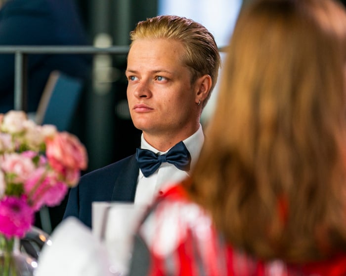 Más mujeres en Noruega están denunciando abusos mientras un miembro de la familia real enfrenta un juicio por violación.