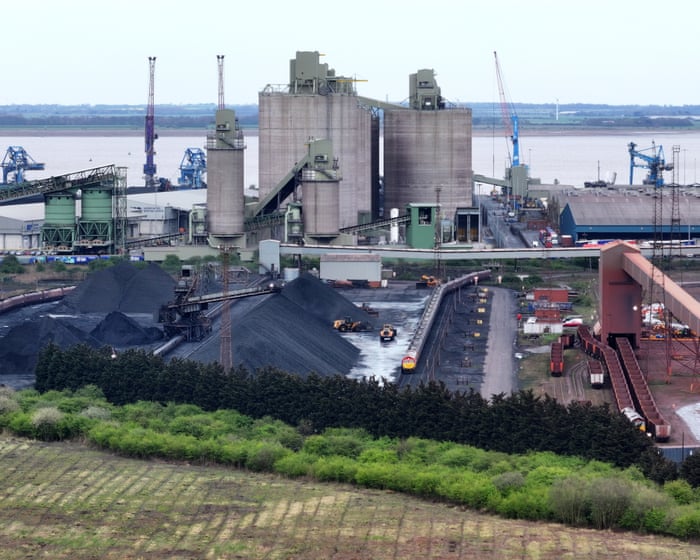 Nová uhlíková daň EU na zboží s vysokými emisemi vstoupila v platnost.