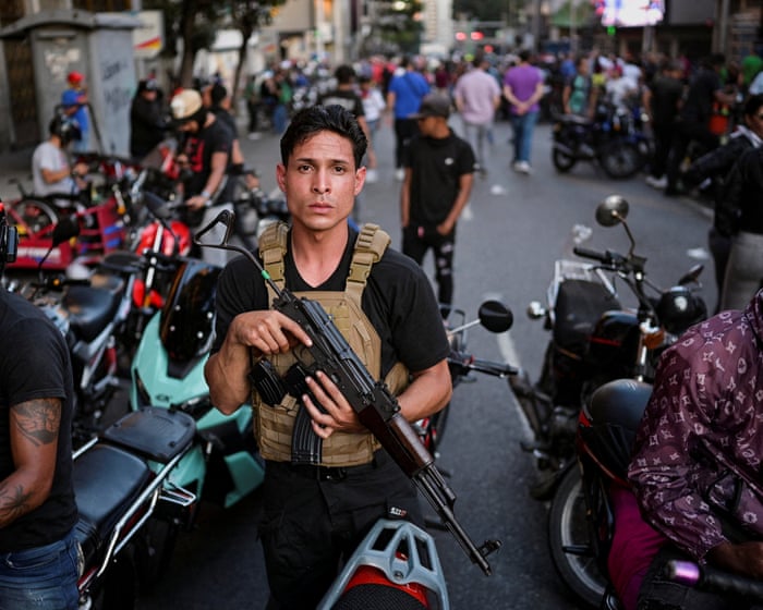 Få i Caracas feirer mens de står overfor en usikker fremtid etter Maduro.