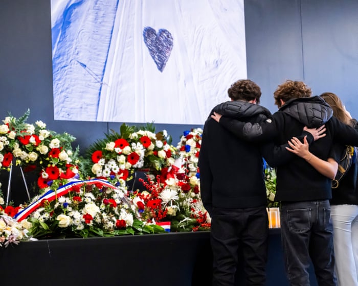 'Et uforståelig mareritt': Sorg blir til sinne etter brannen i sveitsisk bar da eieren av Le Constellation blir arrestert