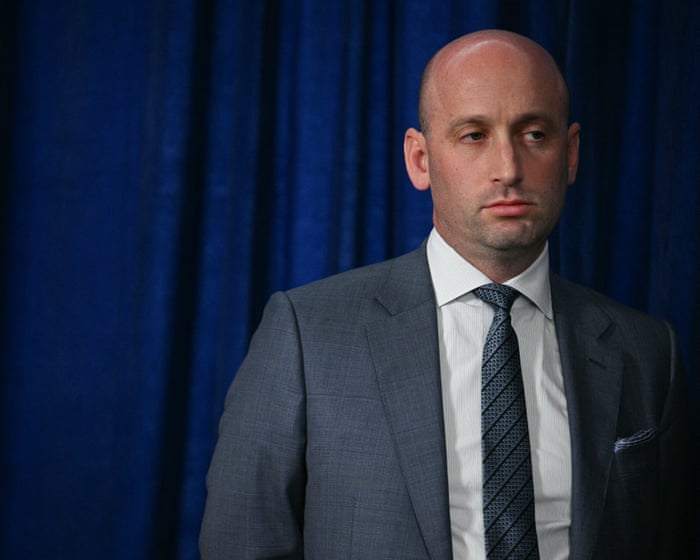 Presiunea crește asupra lui Stephen Miller în urma uciderii lui Alex Pretti, dar este puțin probabil ca Trump să rupă legăturile cu el.