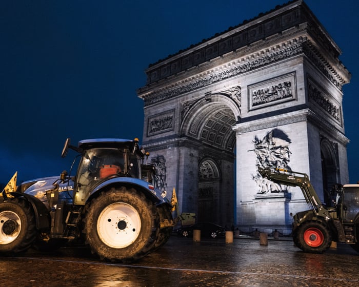 French farmers protest in Paris against EU-Mercosur trade agreement.